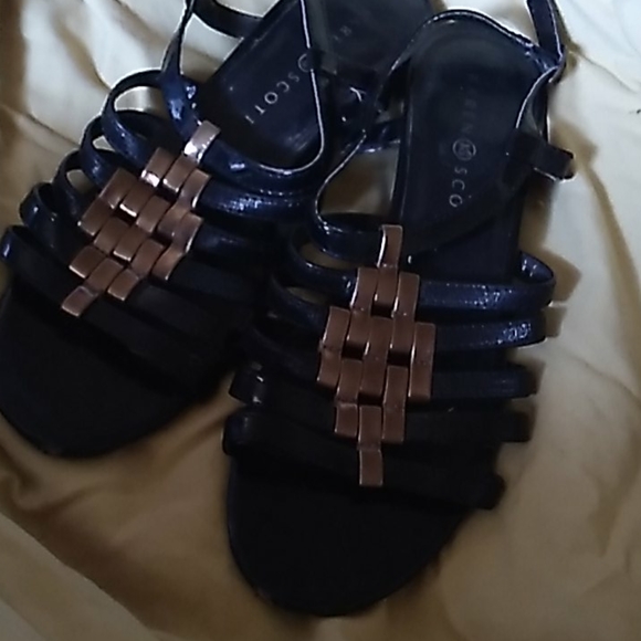 Womans sandals - Picture 1 of 4